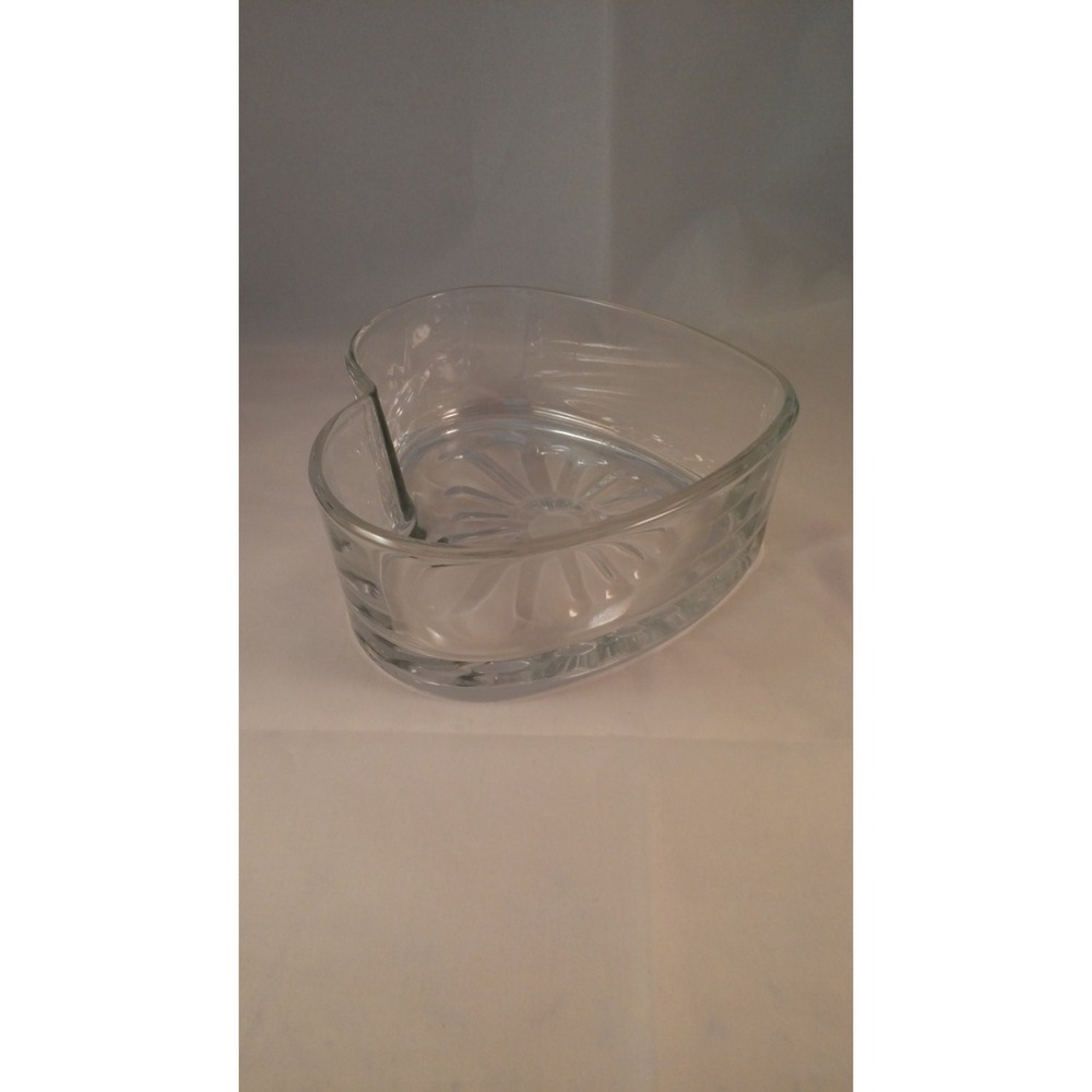 Cut glass heart shaped embossed candy dish - Picture 5 of 5